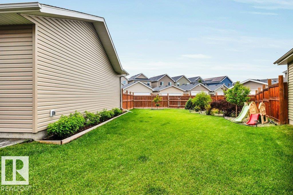 8423 23 AV SW SW - 56