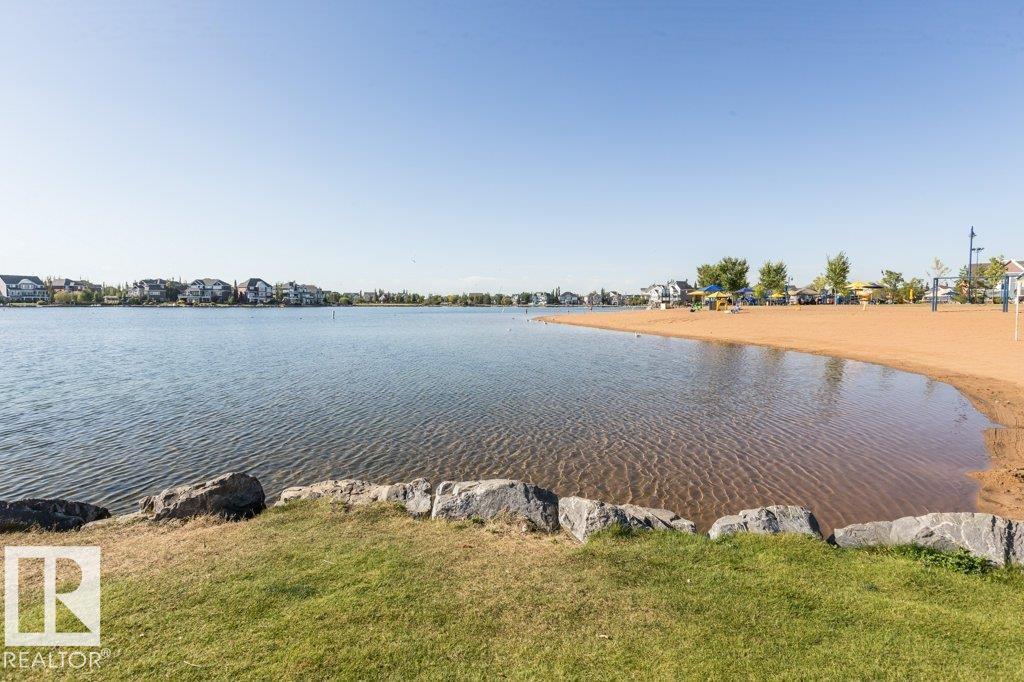 8423 23 AV SW SW - 67