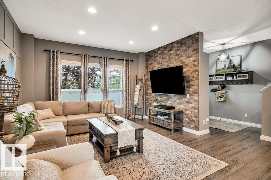 8423 23 AV SW SW - 15