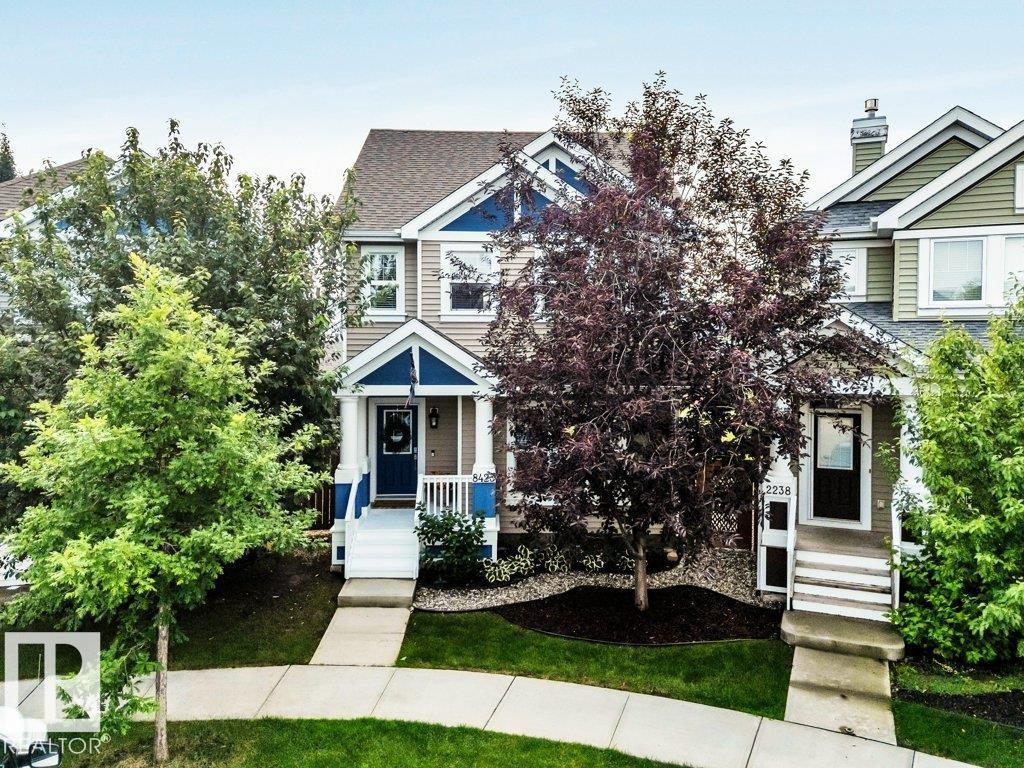 8423 23 AV SW SW - 9