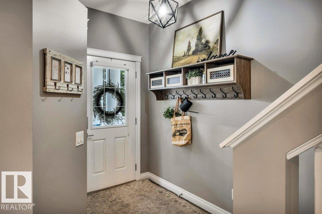 8423 23 AV SW SW - 13