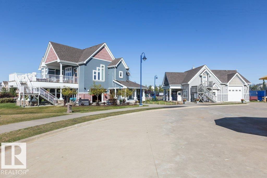 8423 23 AV SW SW - 64