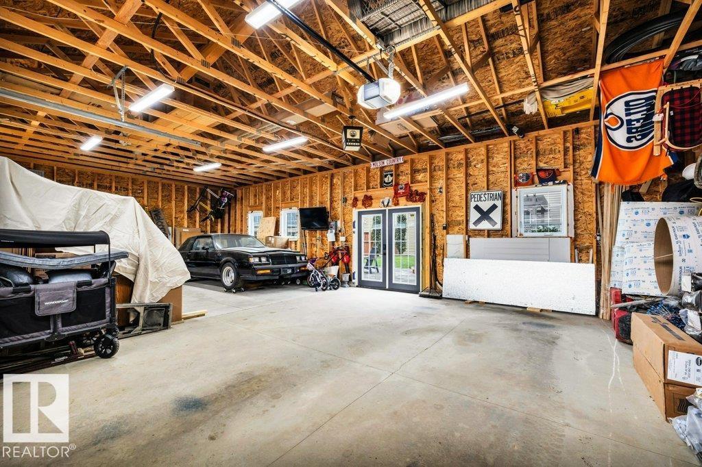 8423 23 AV SW SW - 60