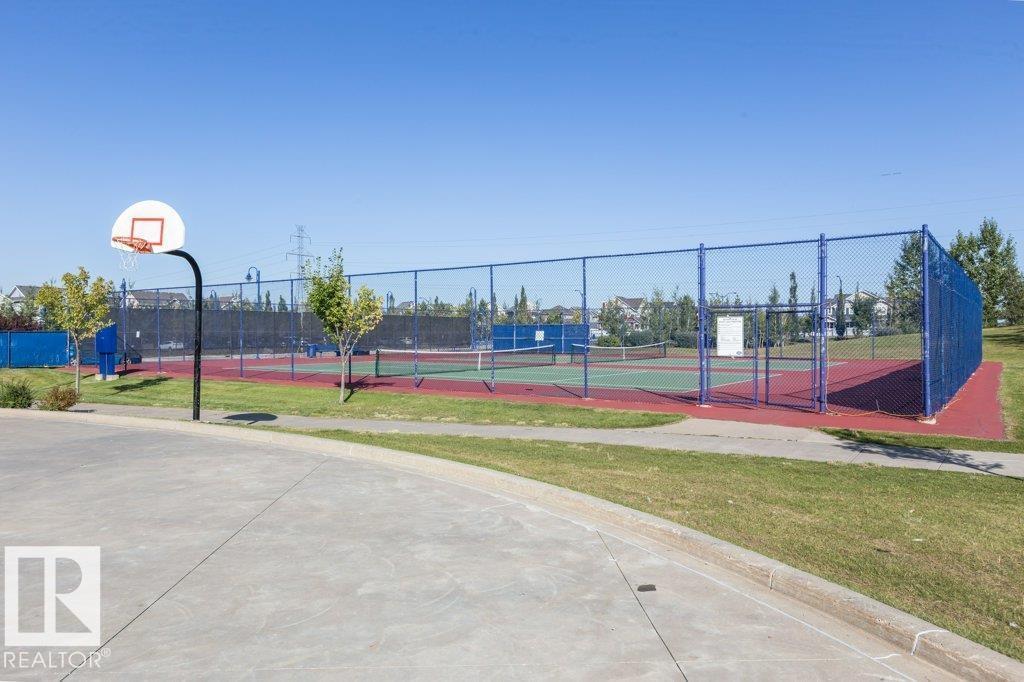 8423 23 AV SW SW - 70