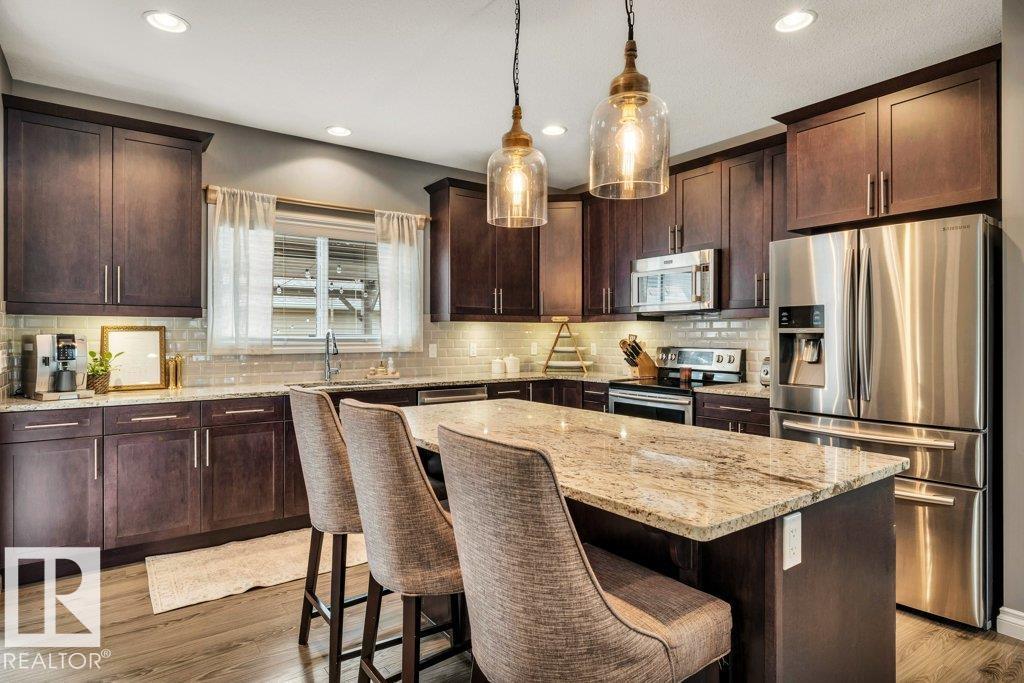 8423 23 AV SW SW - 21