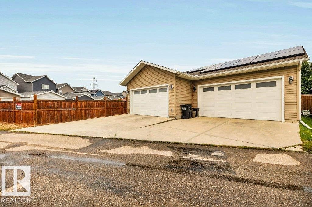 8423 23 AV SW SW - 57