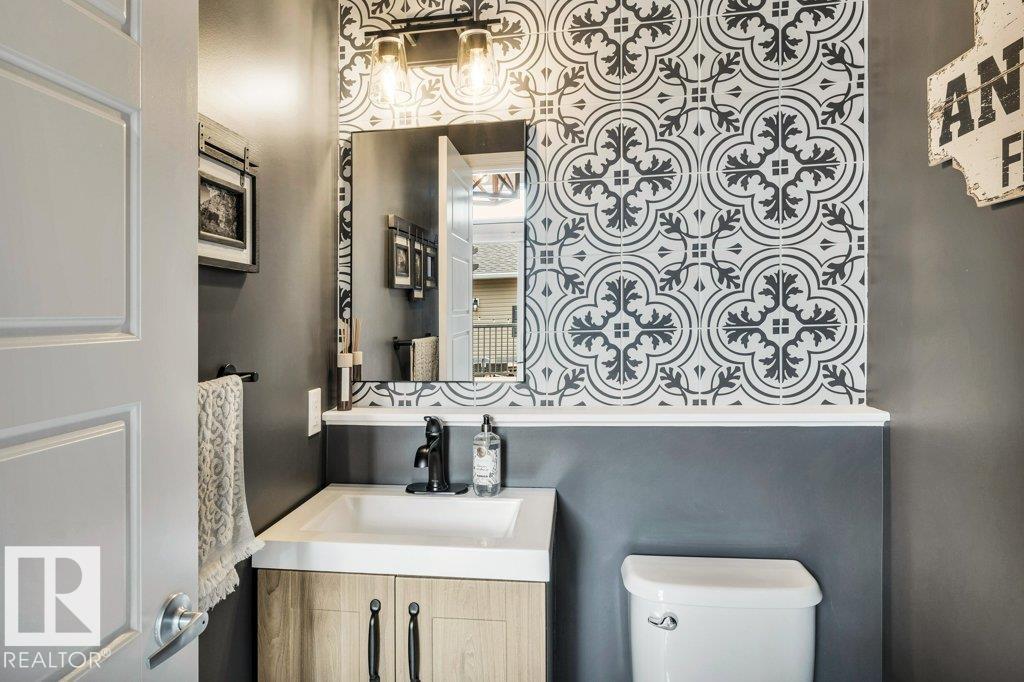 8423 23 AV SW SW - 26