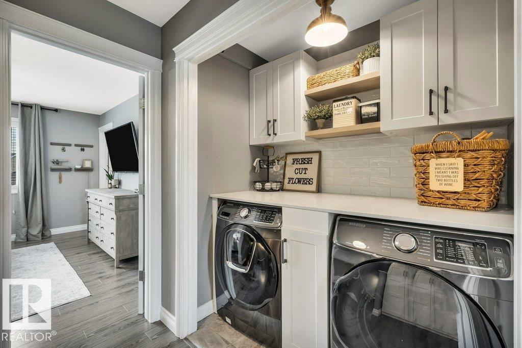 8423 23 AV SW SW - 29