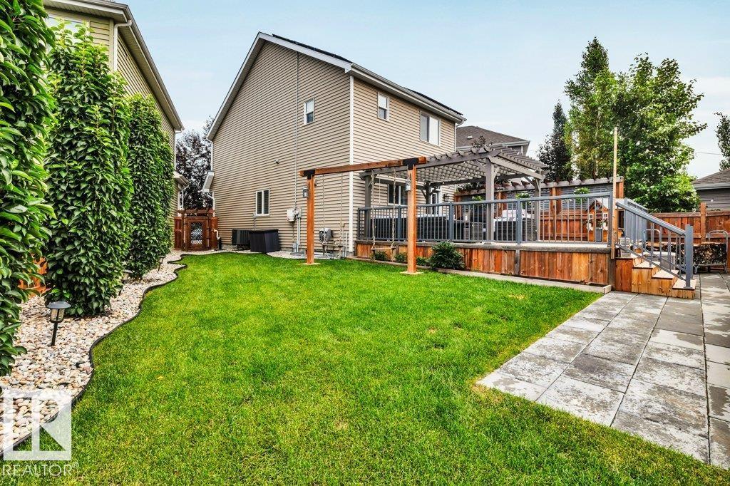 8423 23 AV SW SW - 55