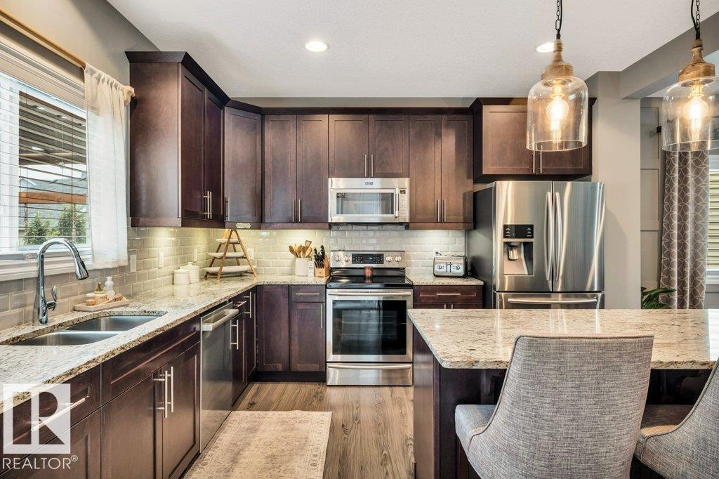 8423 23 AV SW SW - 24