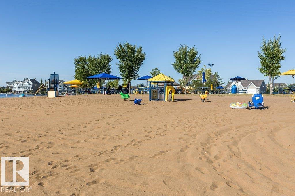 8423 23 AV SW SW - 65