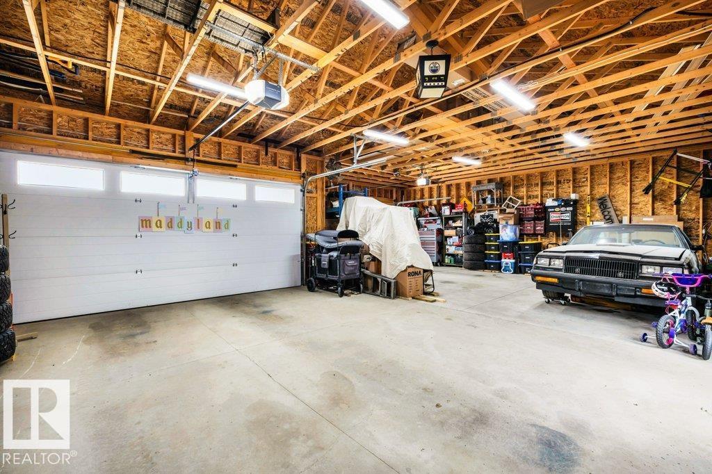 8423 23 AV SW SW - 58