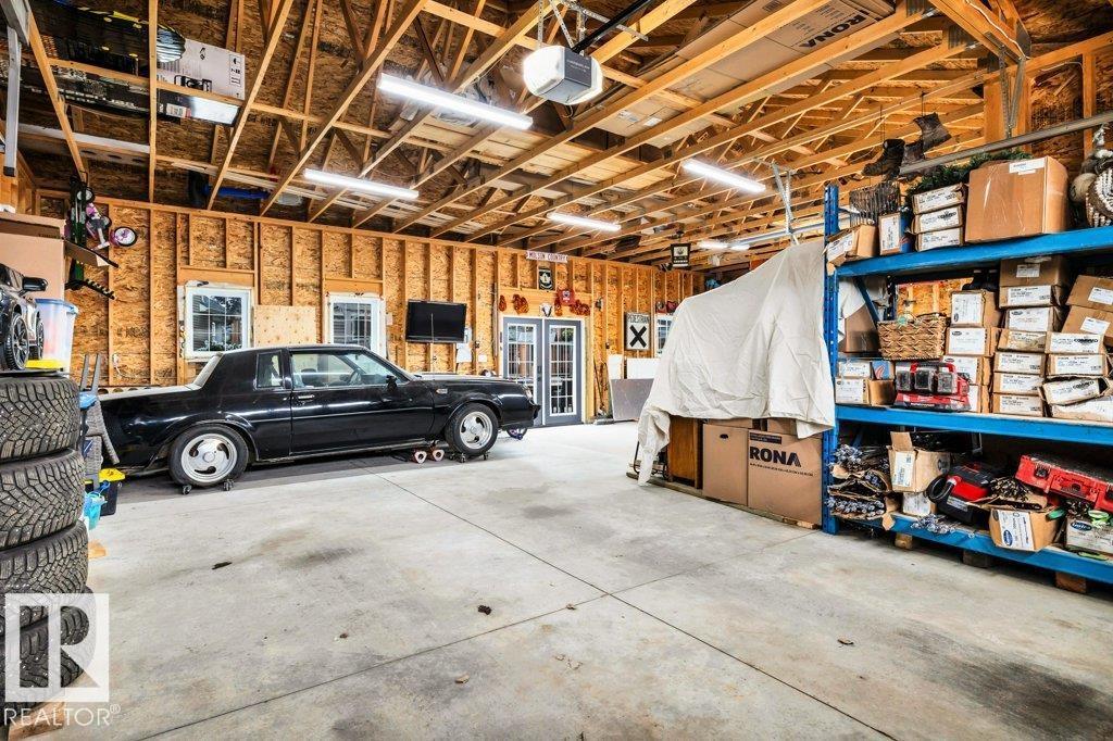 8423 23 AV SW SW - 62