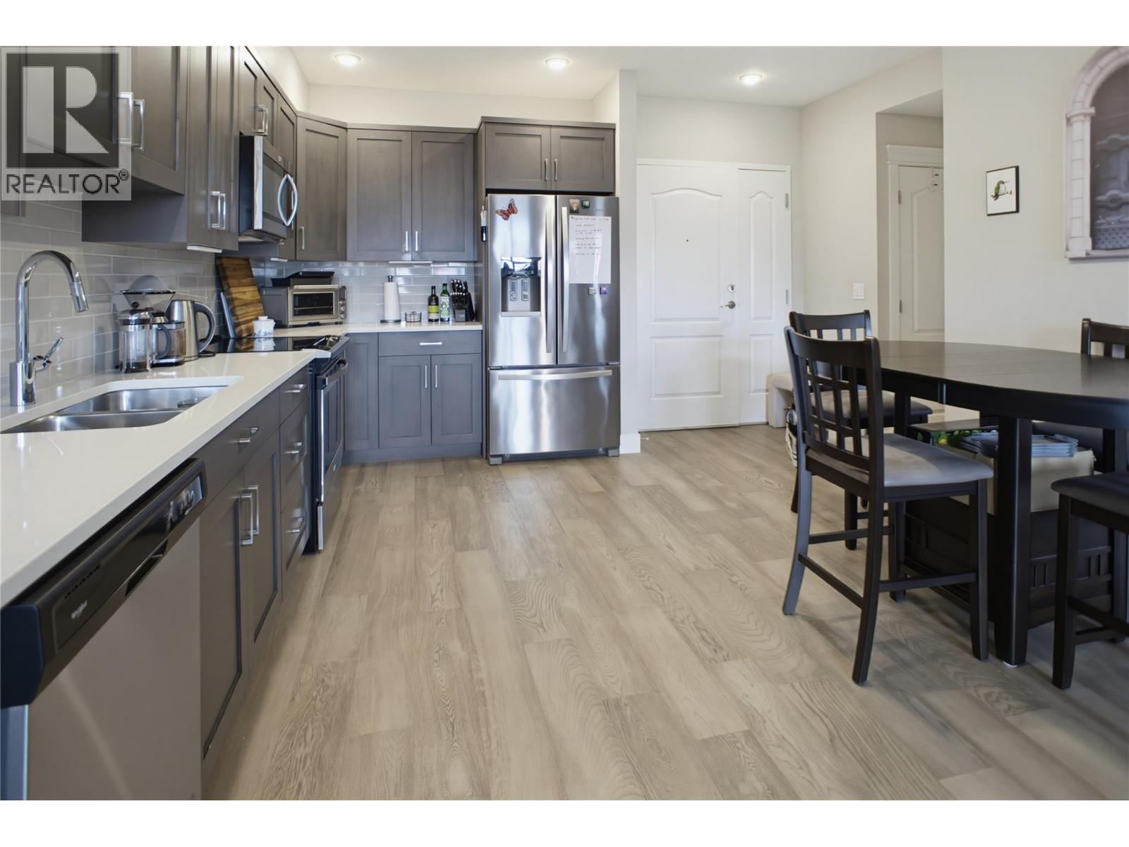 #205 568 LORNE Street - 4