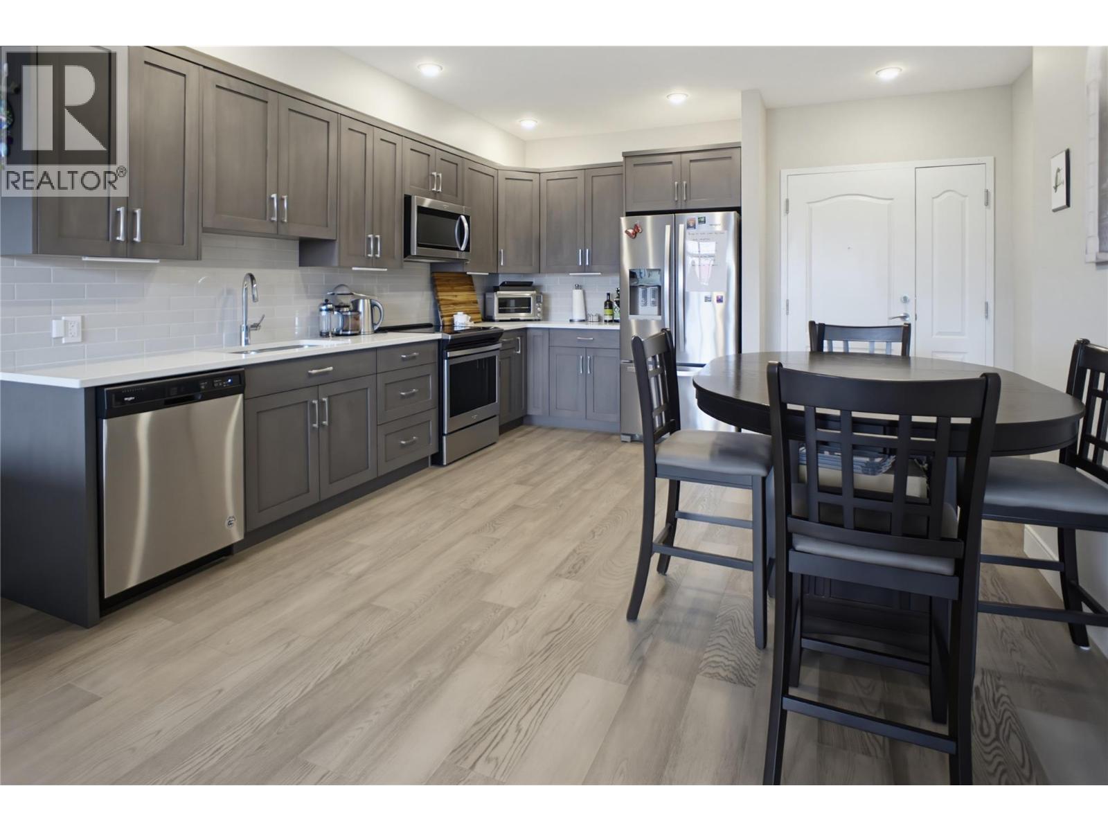 #205 568 LORNE Street - 3