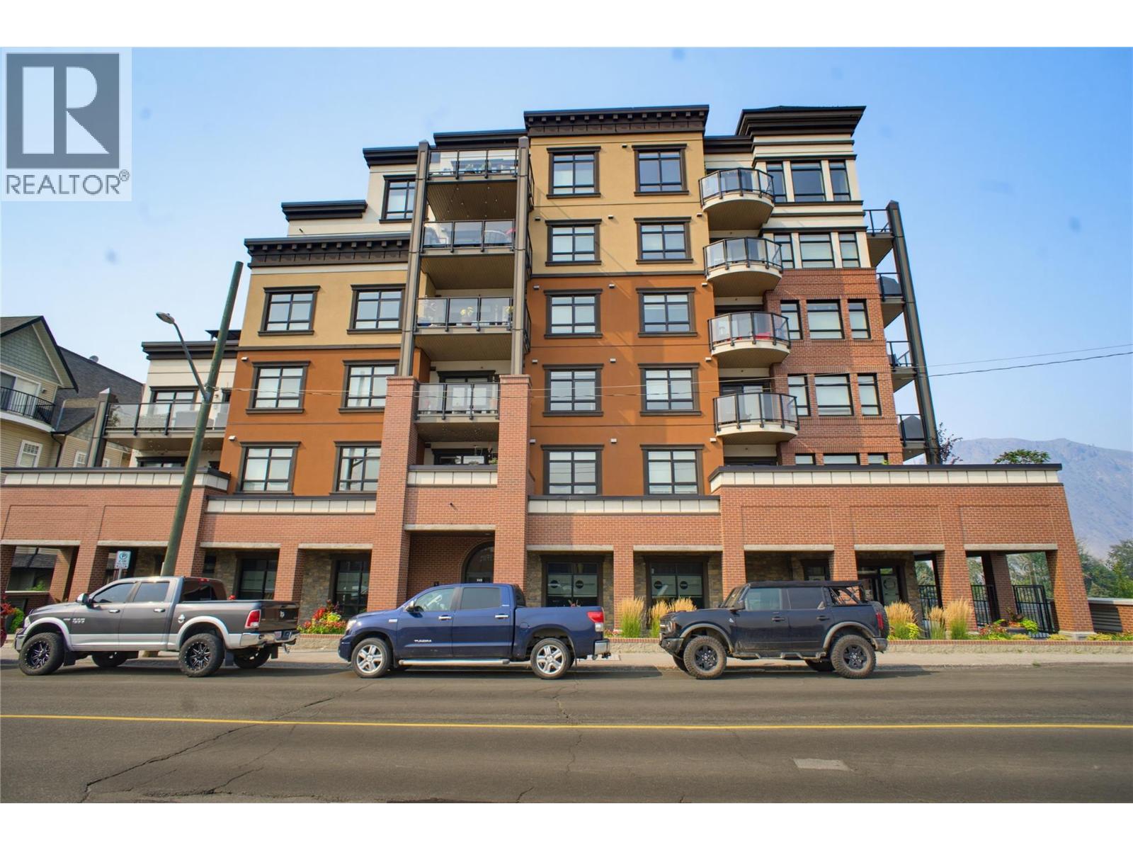 #205 568 LORNE Street - 1