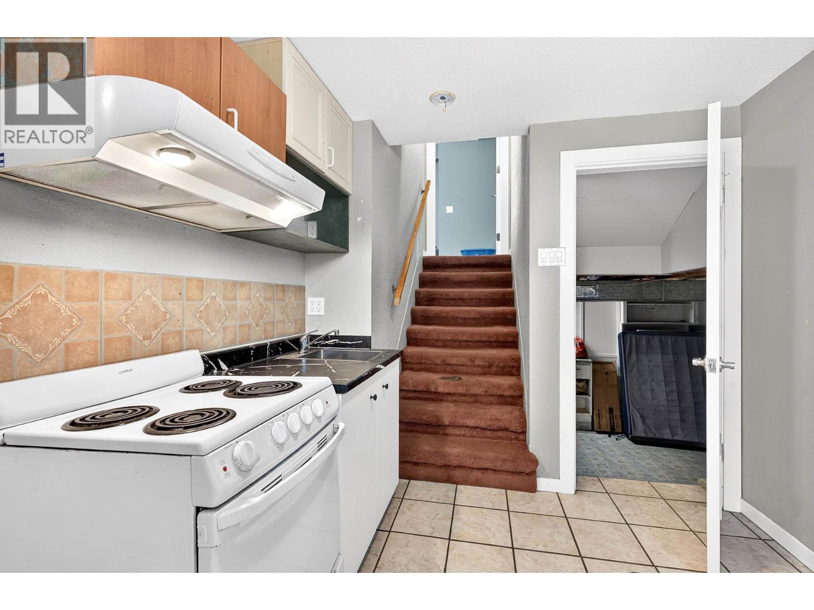 1094 SCHREINER Street - 24