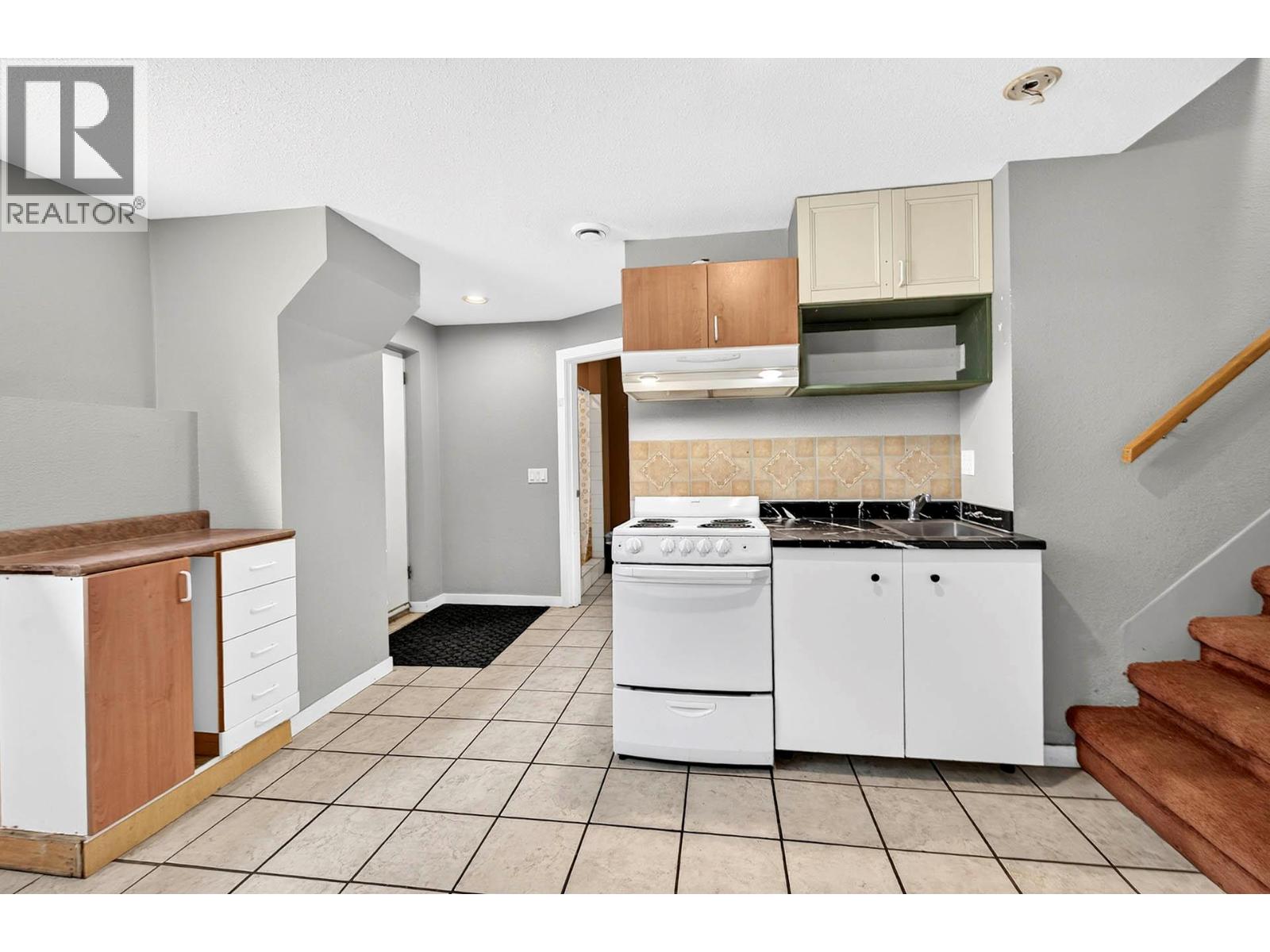 1094 SCHREINER Street - 25