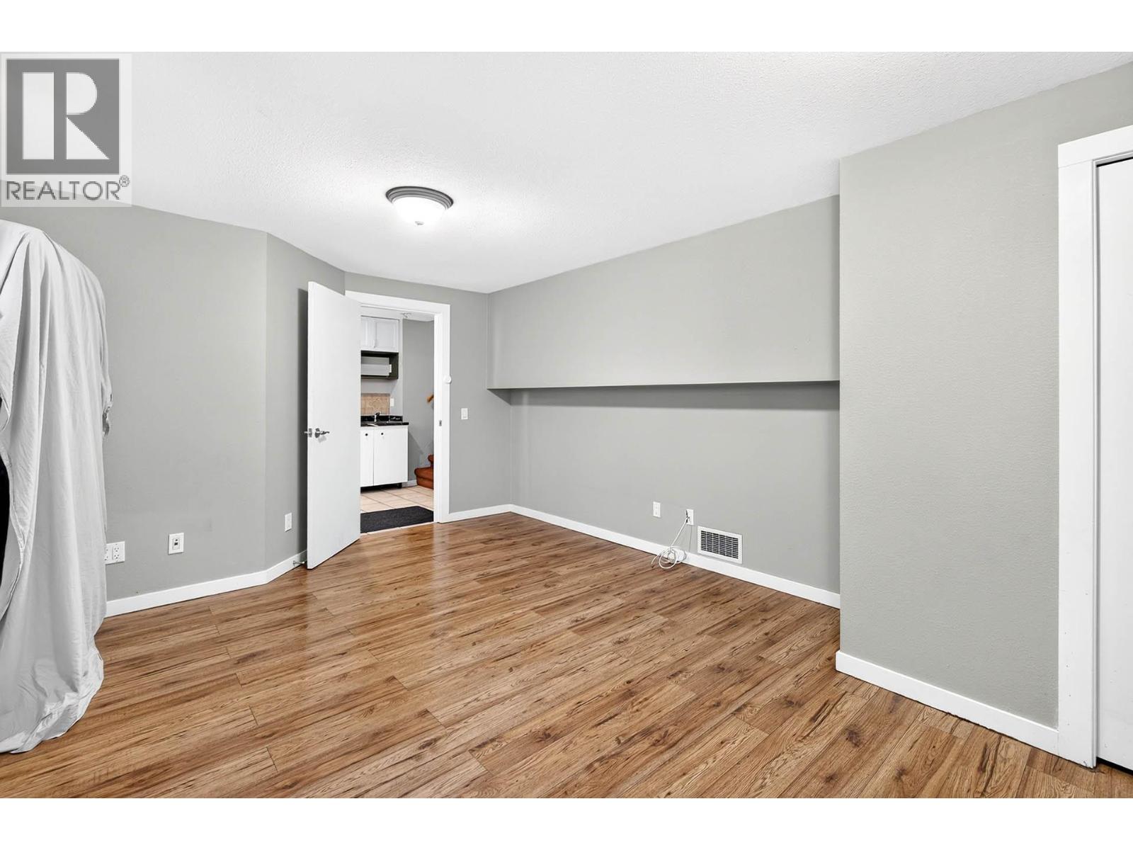 1094 SCHREINER Street - 27