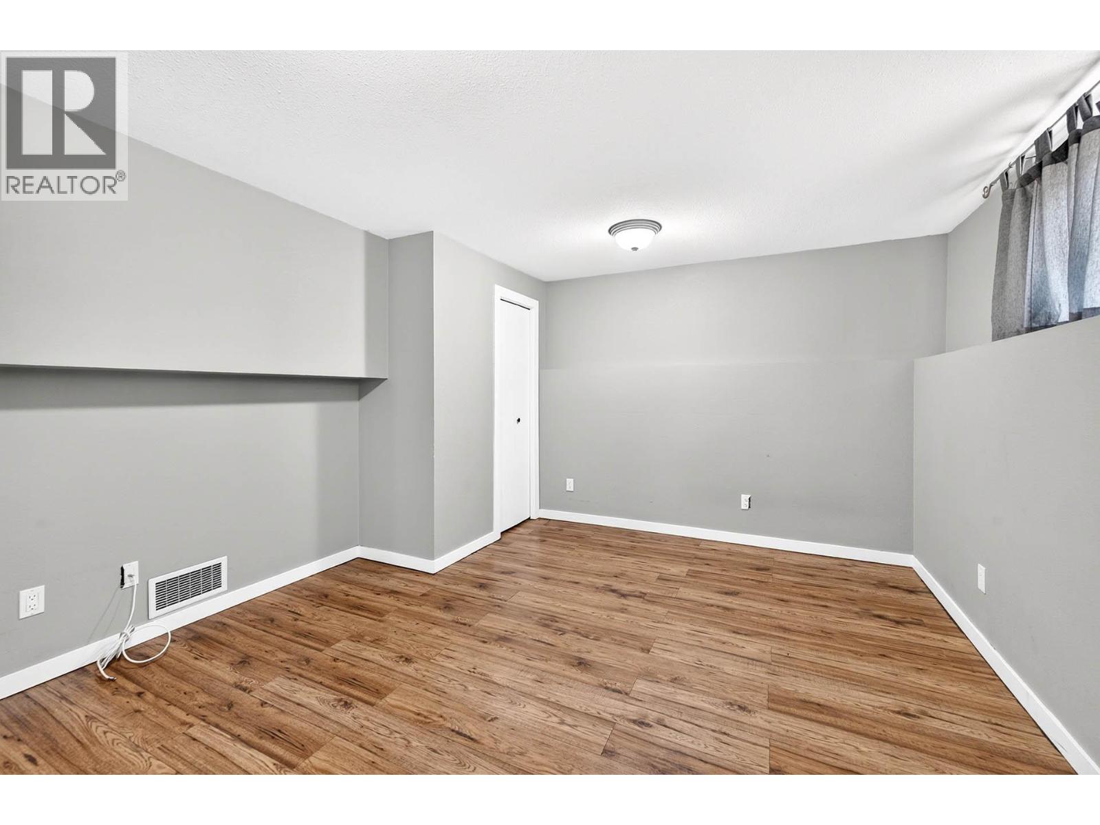 1094 SCHREINER Street - 26
