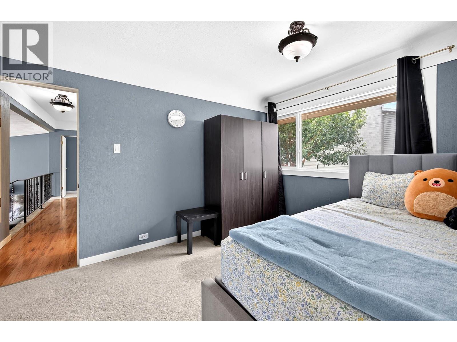 1094 SCHREINER Street - 17