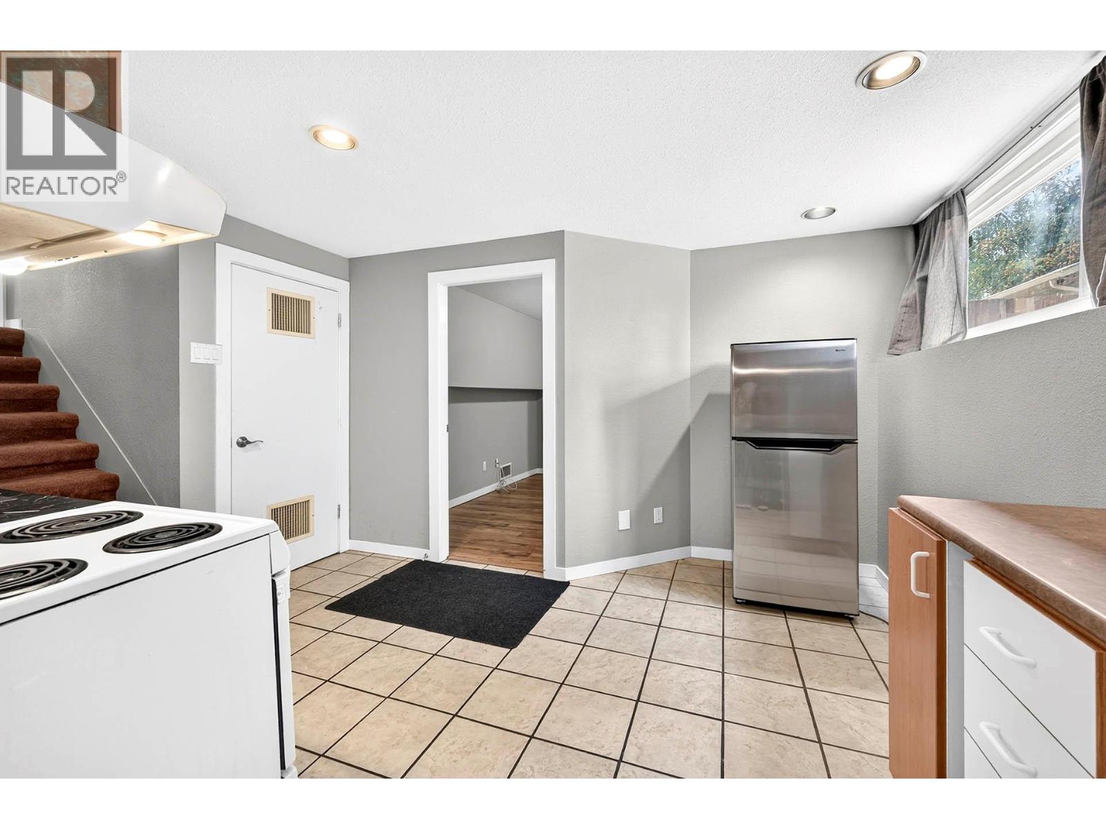1094 SCHREINER Street - 32