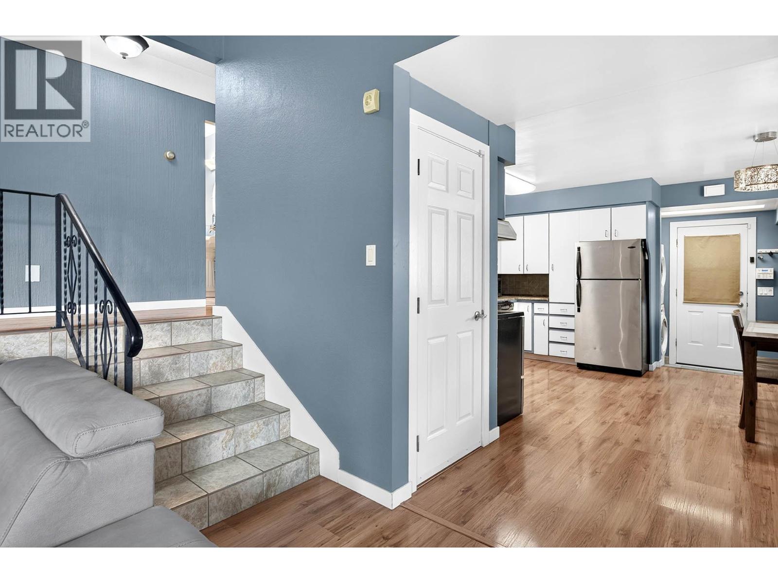 1094 SCHREINER Street - 23