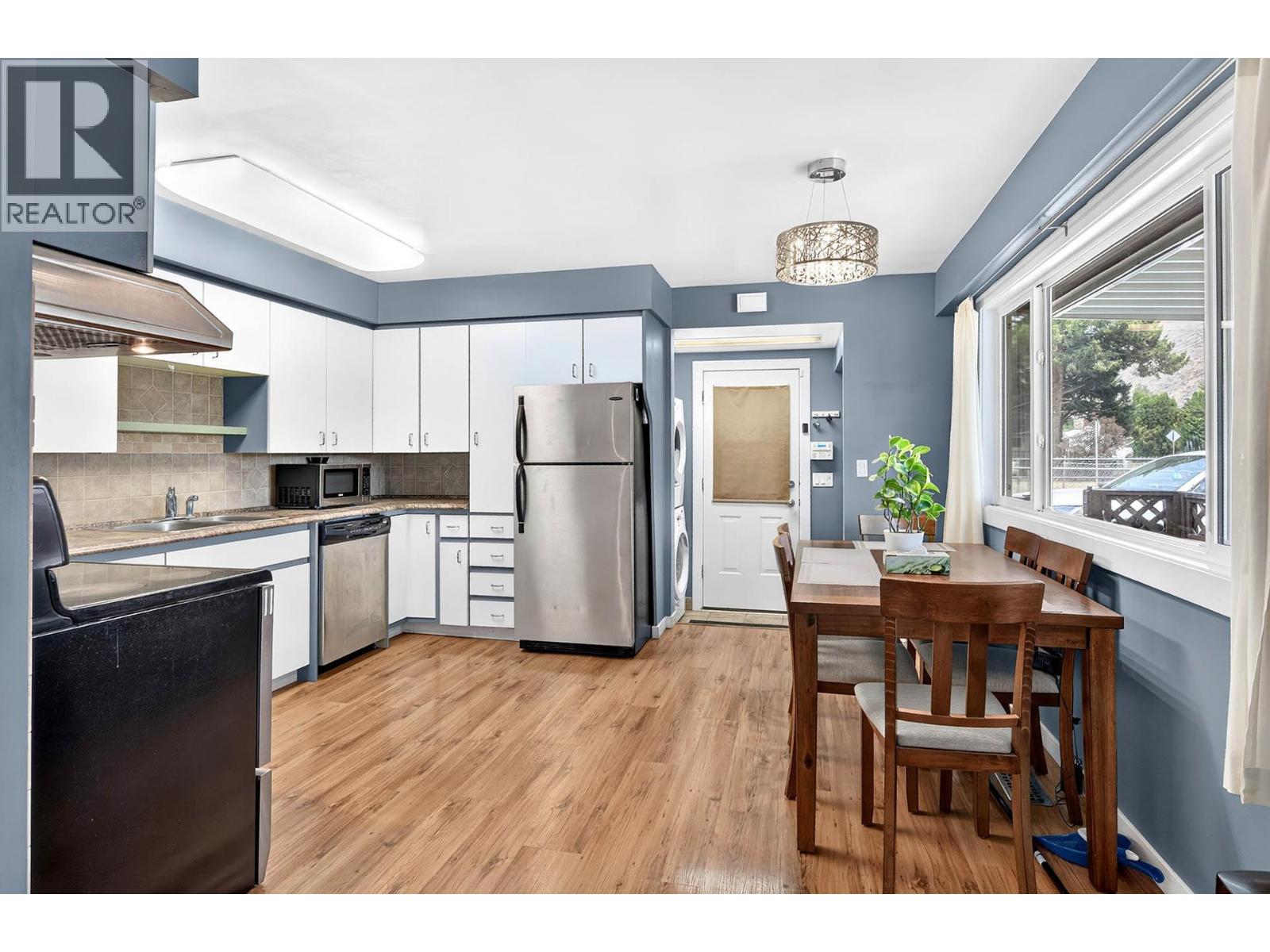 1094 SCHREINER Street - 10