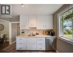 1112 Marianna Crescent, Trail, BC V1R1C7 Photo 12