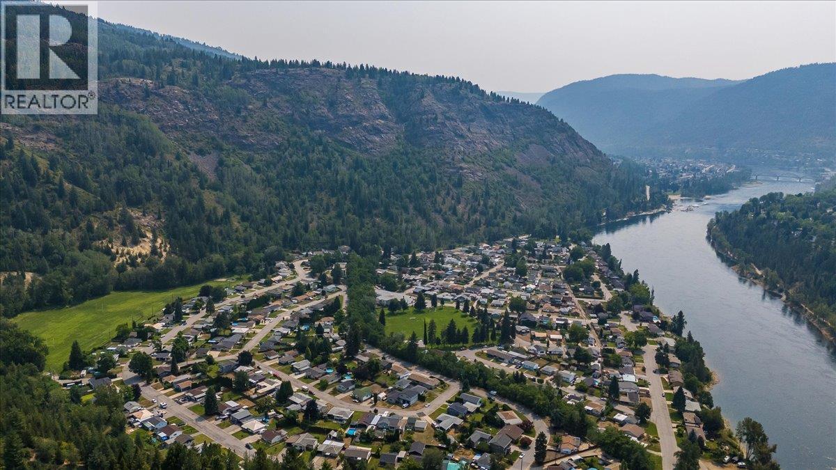 1112 Marianna Crescent - 53
