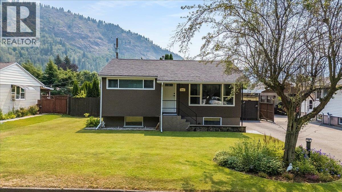 1112 Marianna Crescent - 1