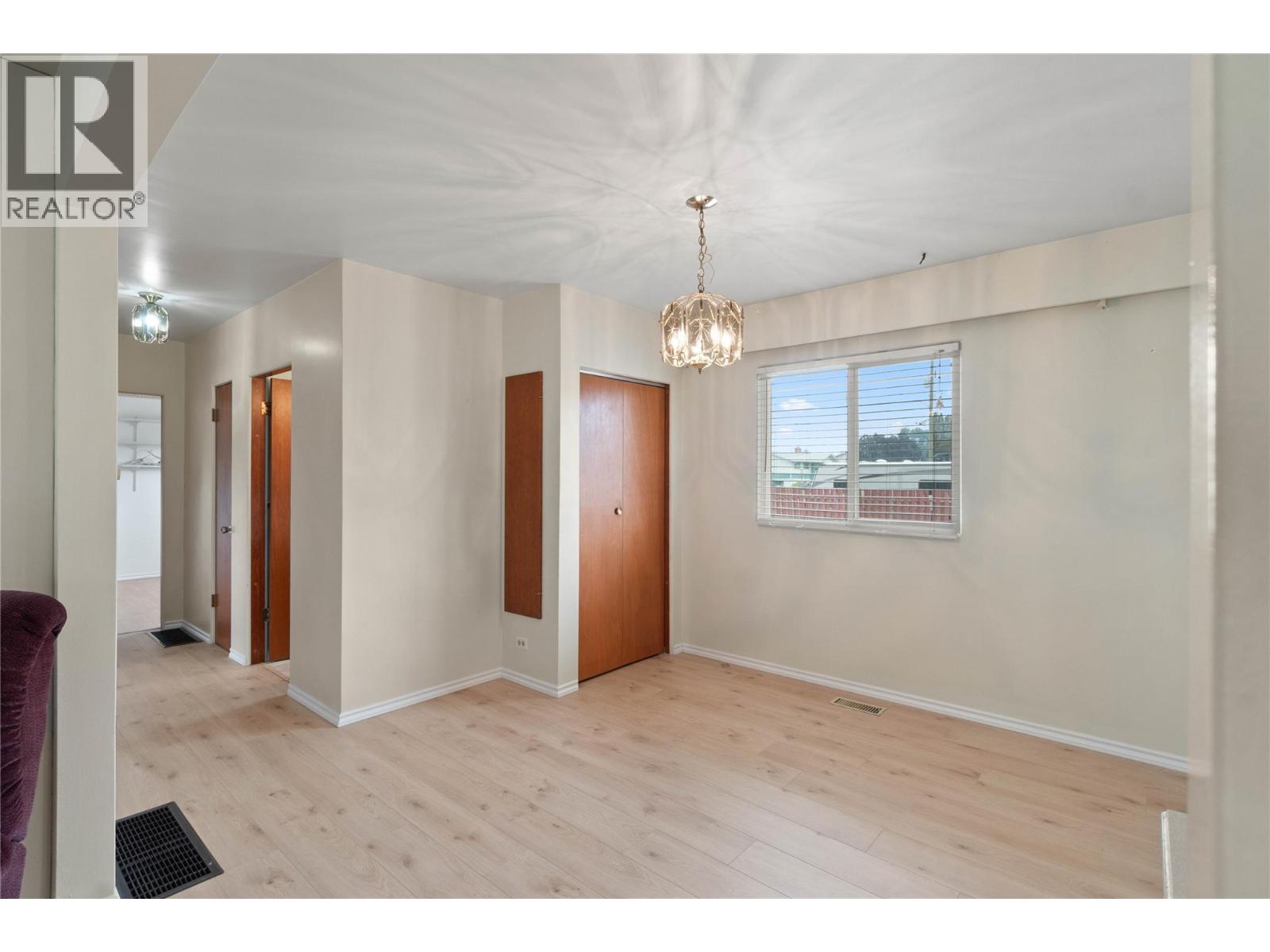 913 Holt Street - 13