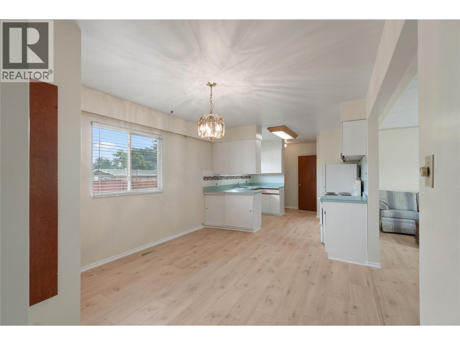 913 Holt Street - 9