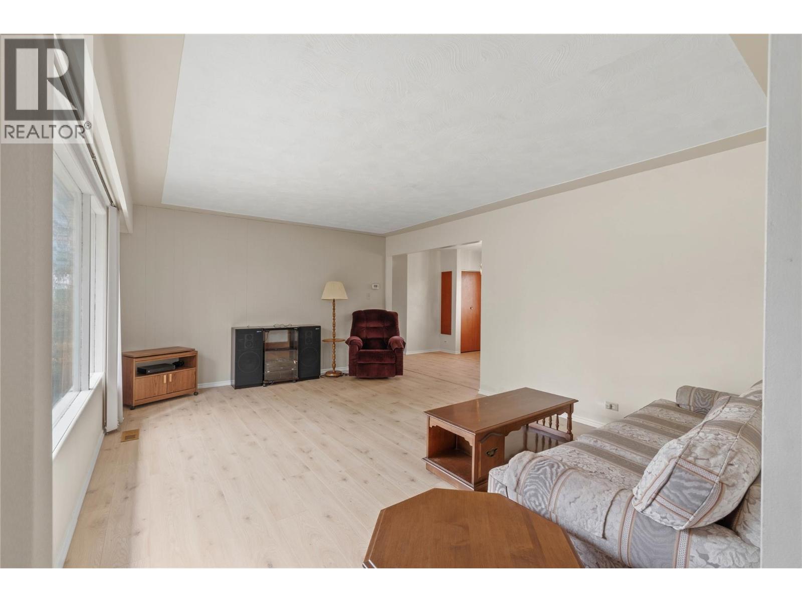 913 Holt Street - 11