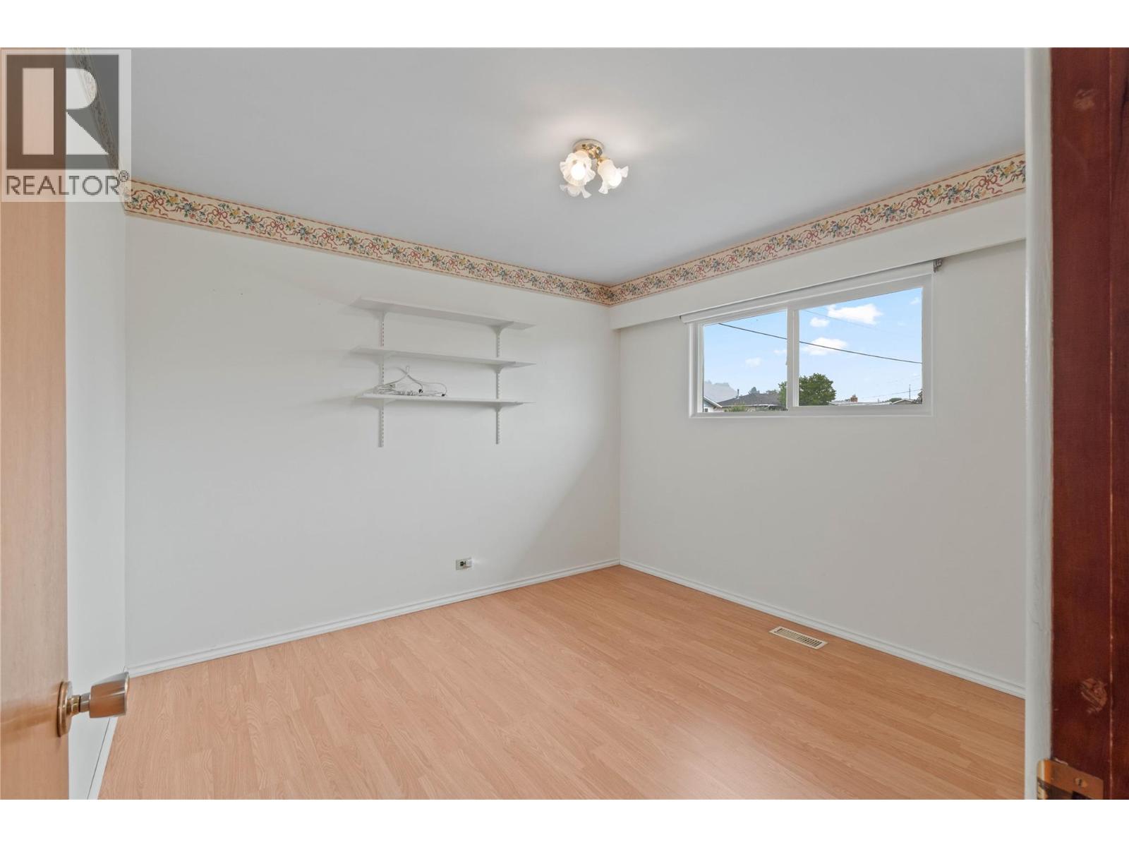 913 Holt Street - 17