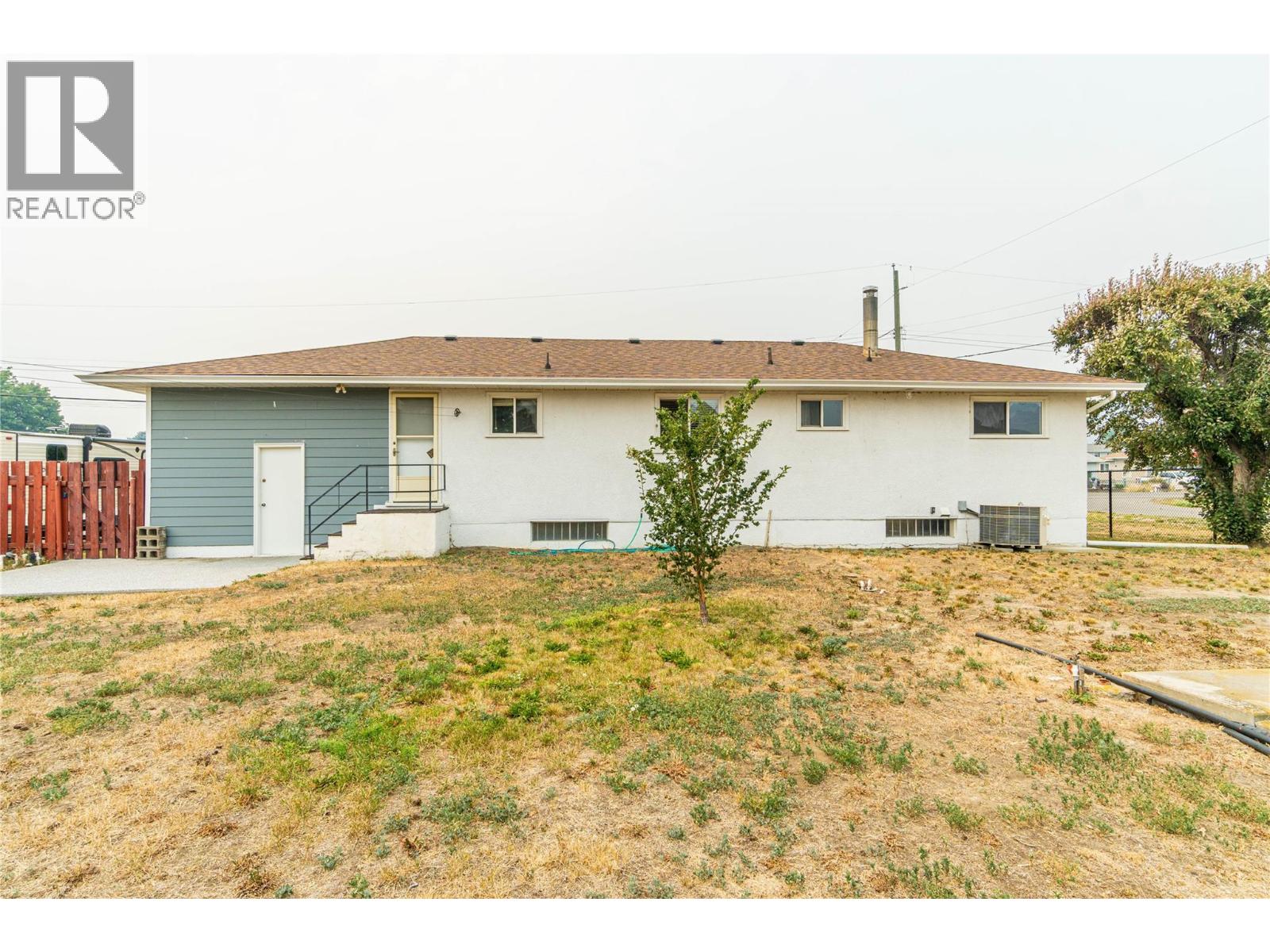 913 Holt Street - 4