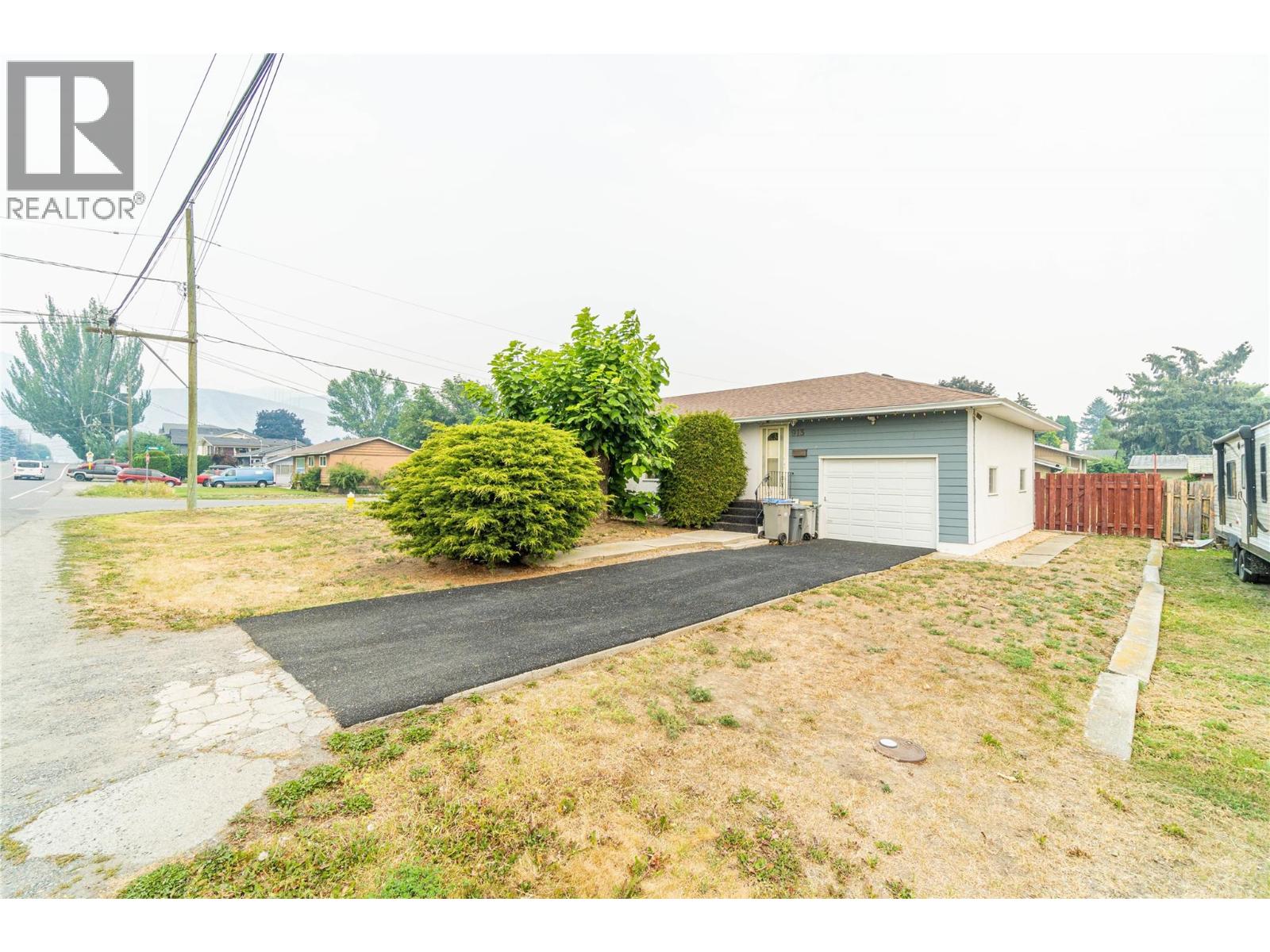 913 Holt Street - 1