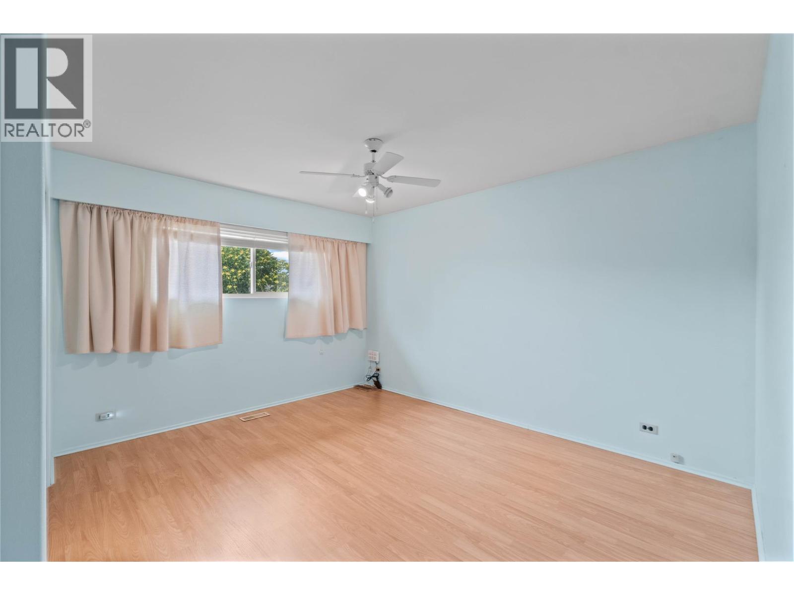 913 Holt Street - 16