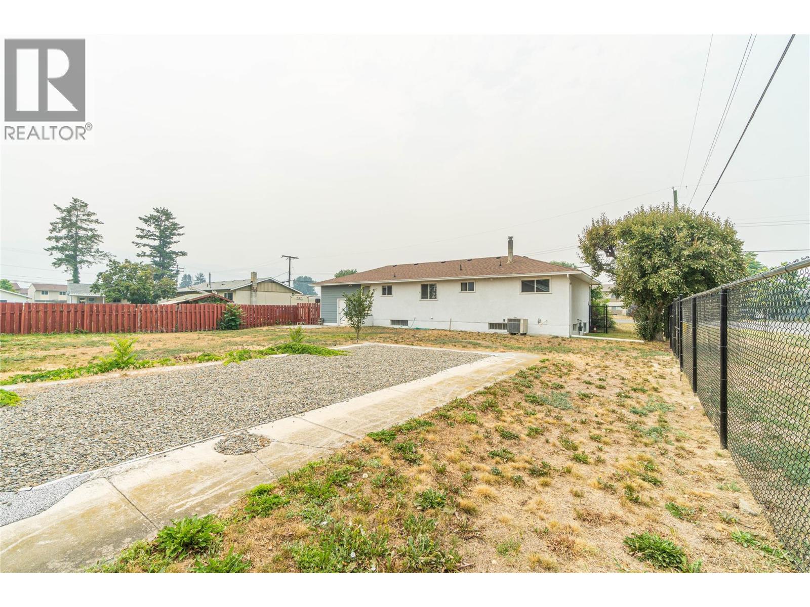 913 Holt Street - 27