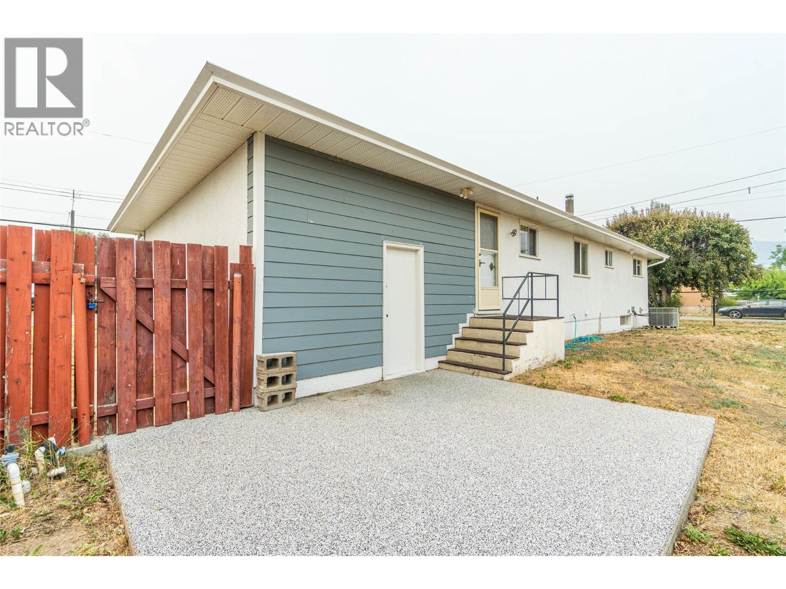 913 Holt Street - 6