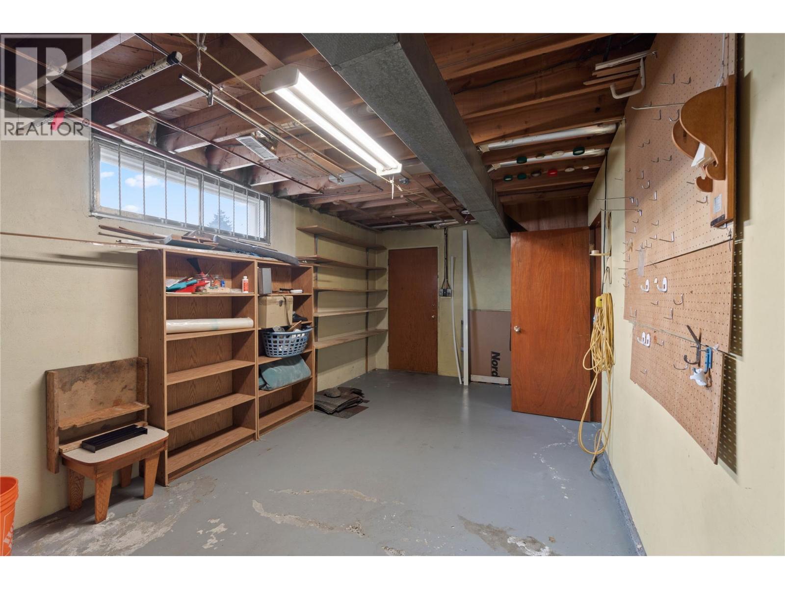 913 Holt Street - 25