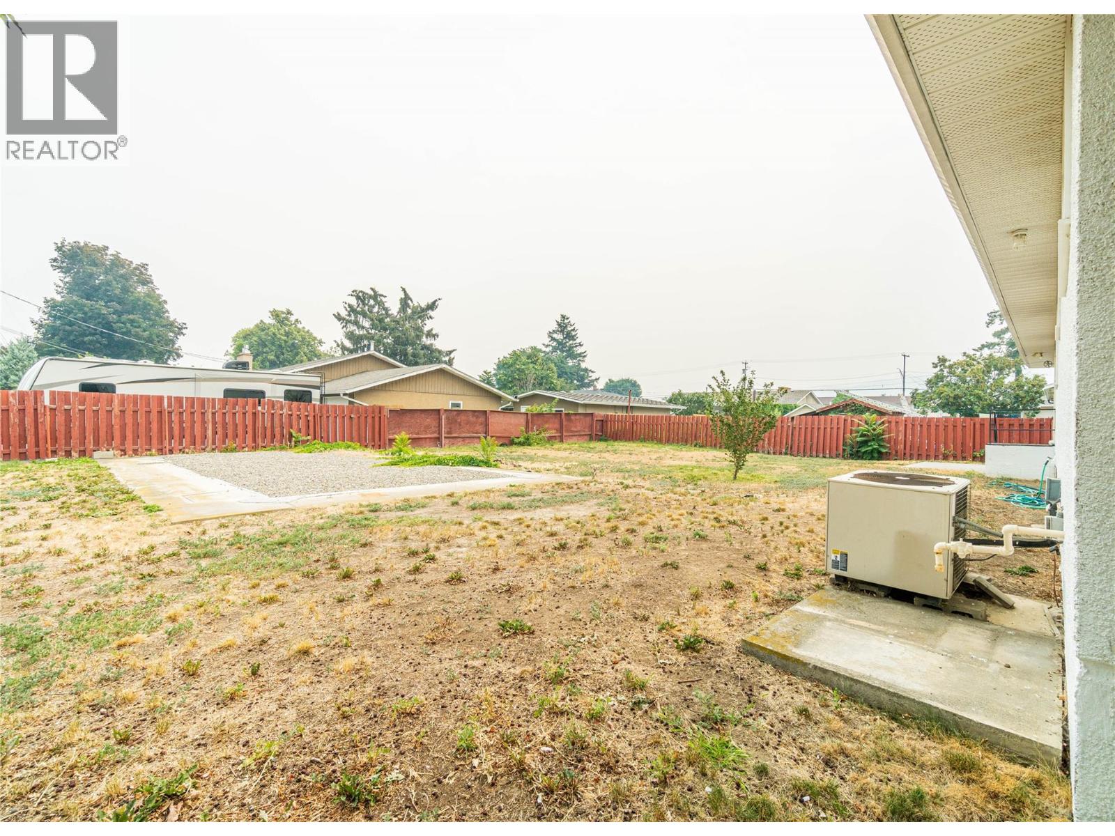913 Holt Street - 26