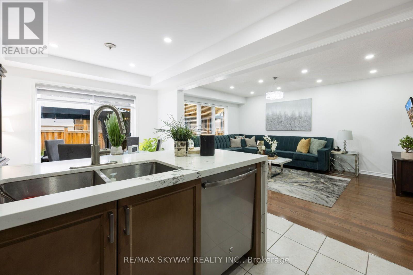 92 STEDFORD CRESCENT - 12