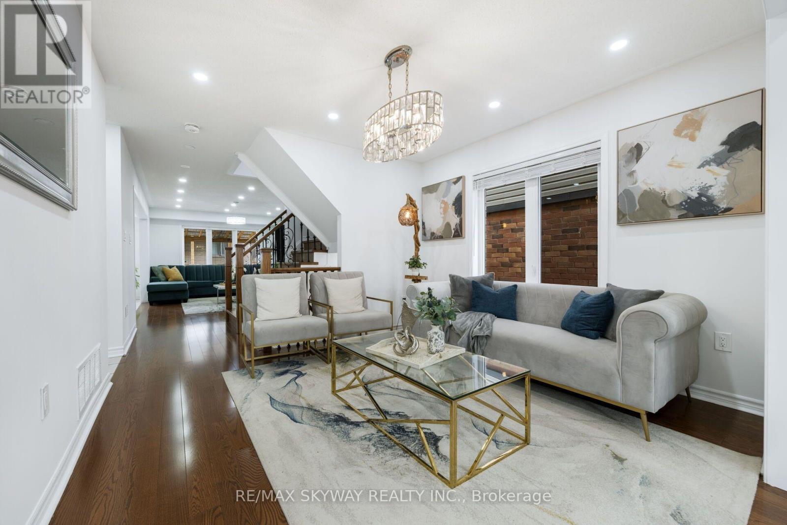 92 STEDFORD CRESCENT - 7