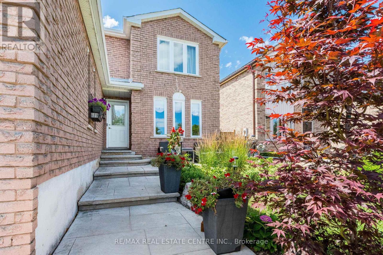 1571 MEADOWFIELD CRESCENT - 2