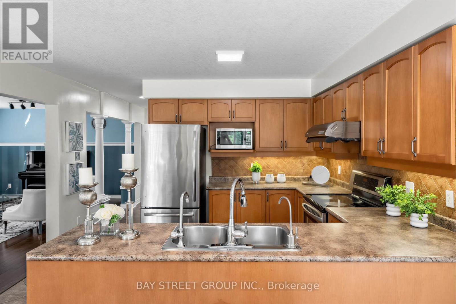 63 DUBRICK CRESCENT - 10