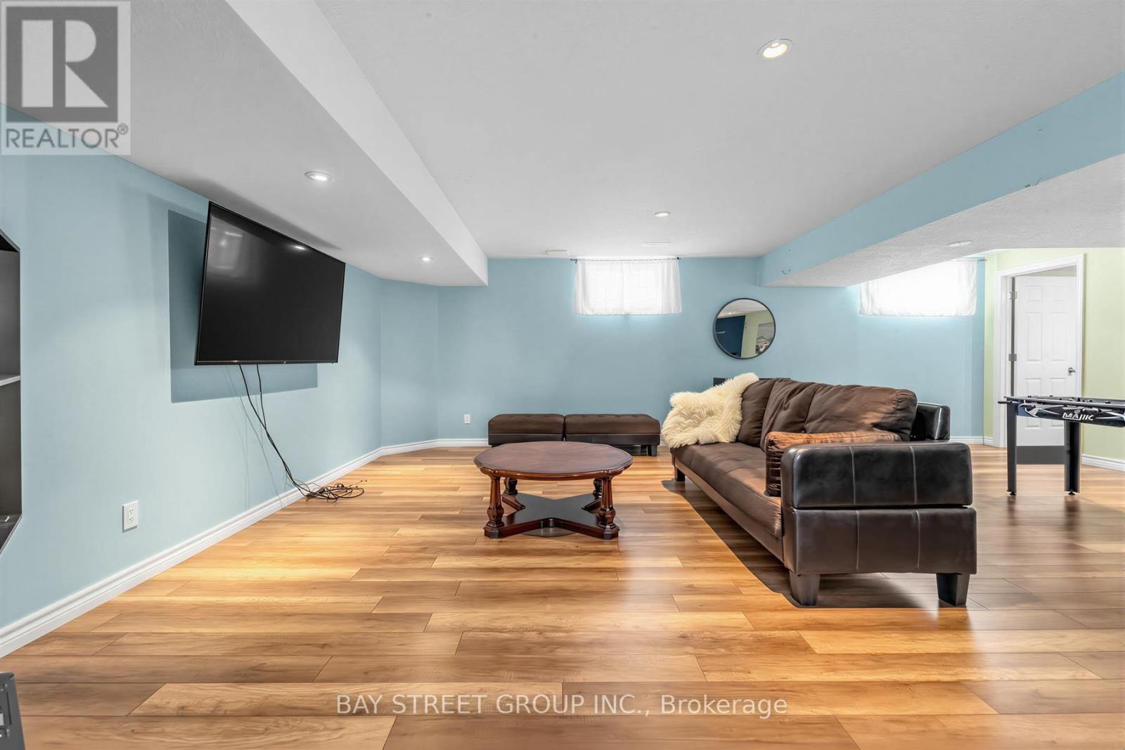 63 DUBRICK CRESCENT - 34