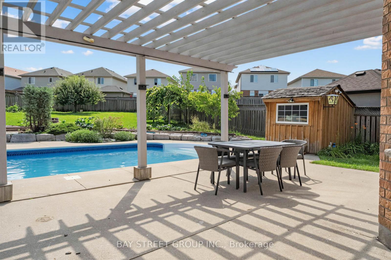 63 DUBRICK CRESCENT - 39