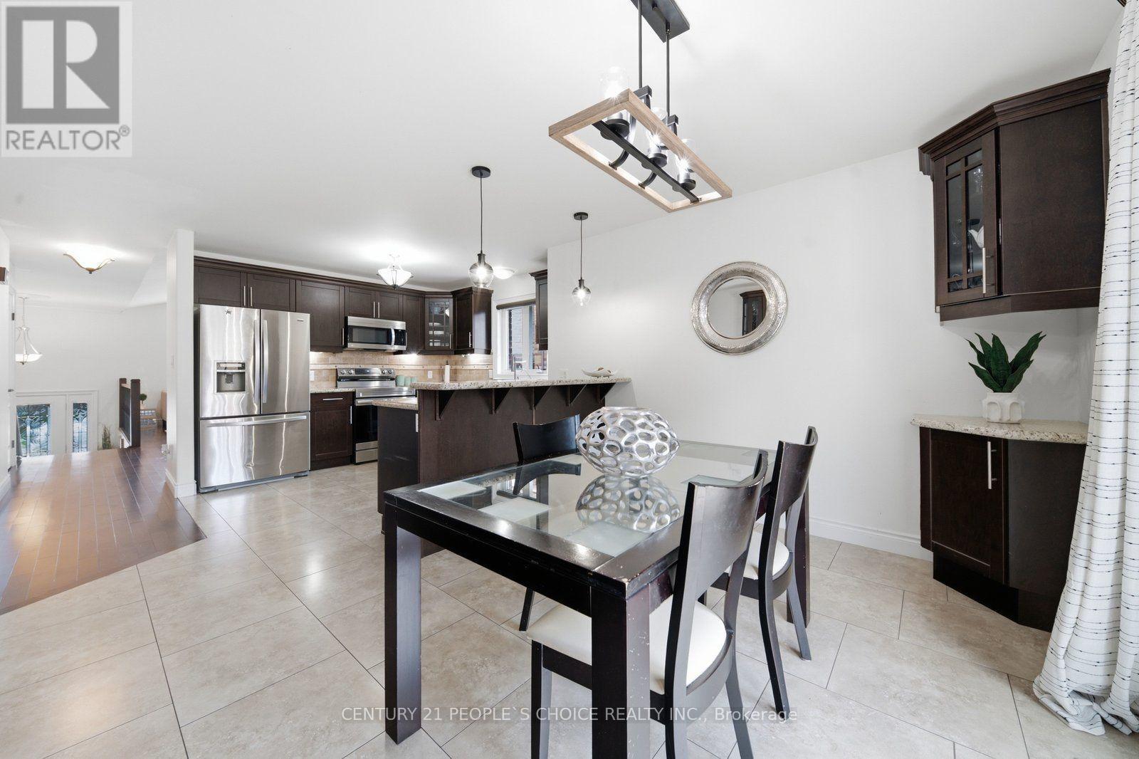 6 WESTVIEW COURT - 21