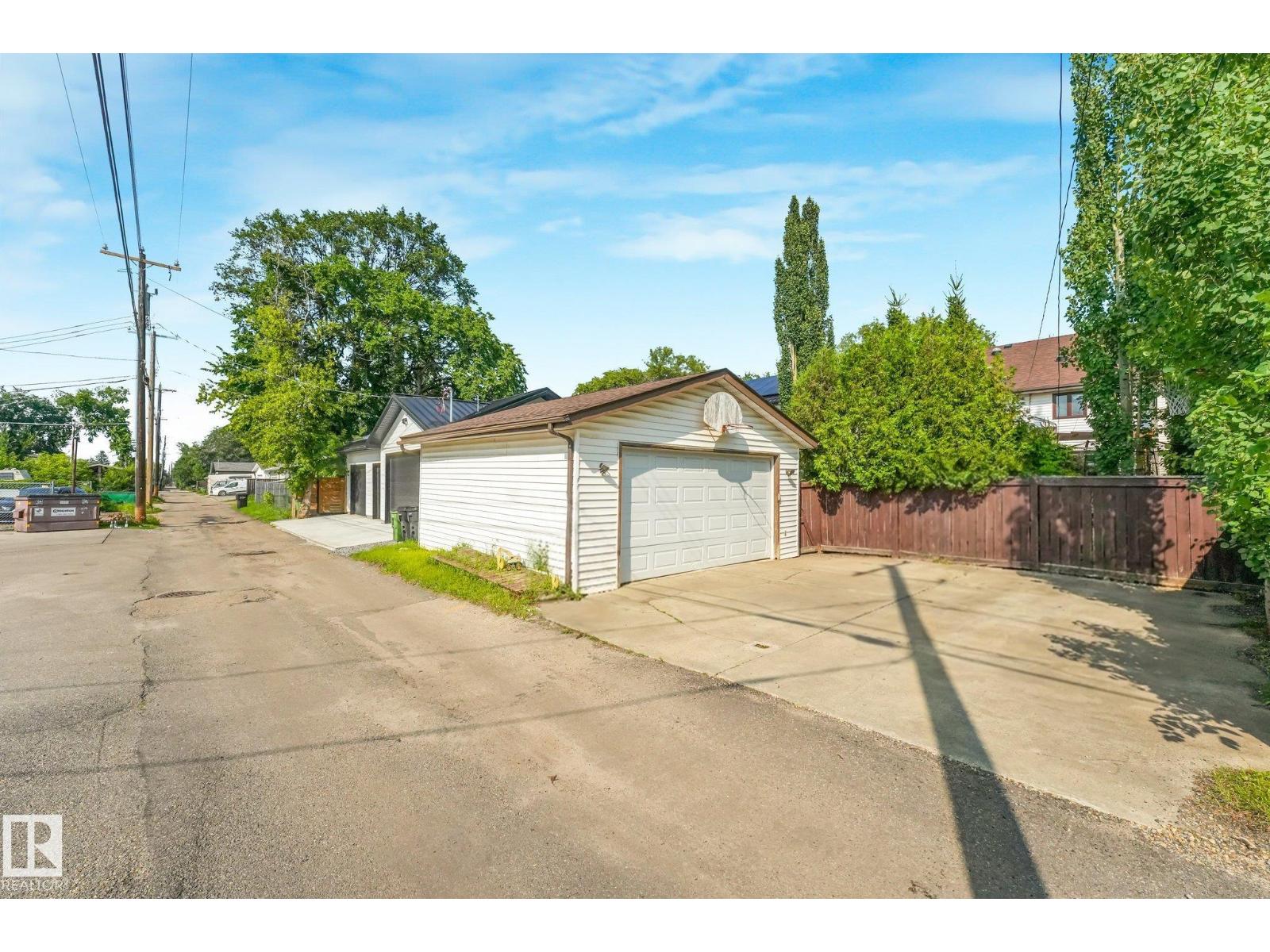 10974 126 ST NW - 68